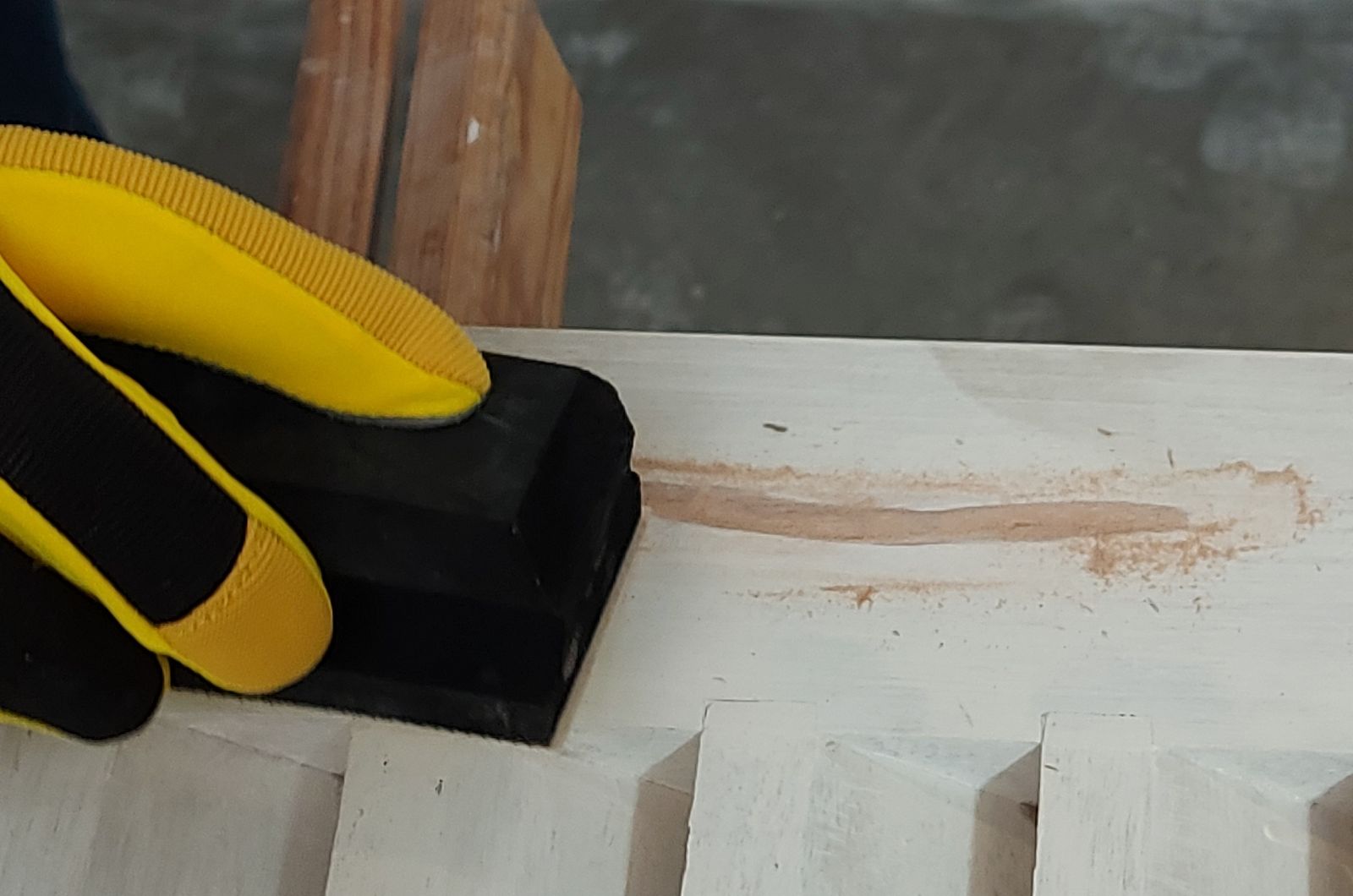 How to effortlessly fill wood
